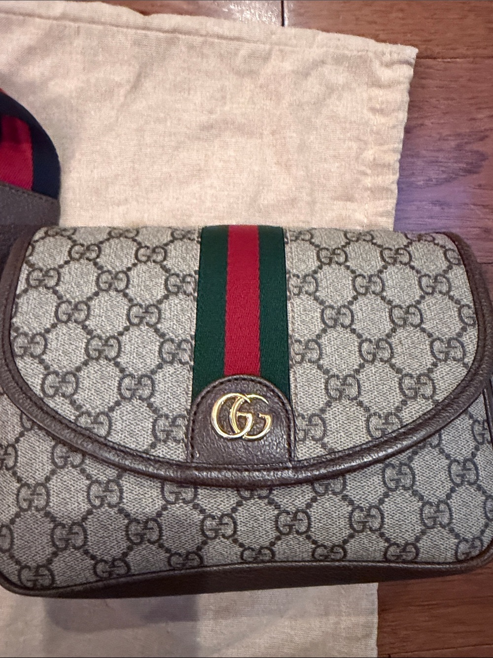 AUTHENTIC GUCCI GG Supreme Canvas Crossbody with Green and Red Web Stripe - Picture 7 of 15